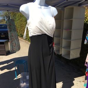 One shoulder Black/white long dress thigh slit